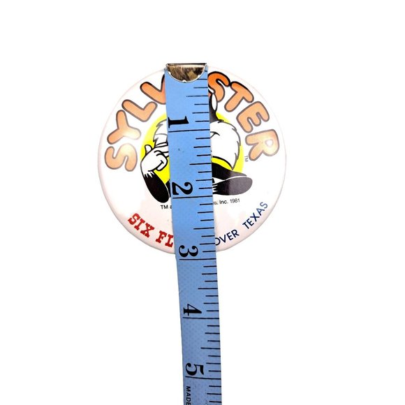 Vintage Six Flags Over Texas Sylvester The Cat Pin Button Souvenir Looney Tunes - Picture 4 of 4